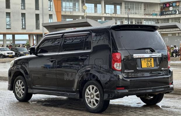 Toyota Corolla Rumion 2009 Black