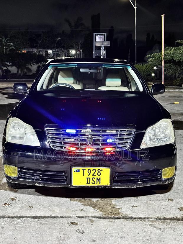 Toyota Crown 2004 Black