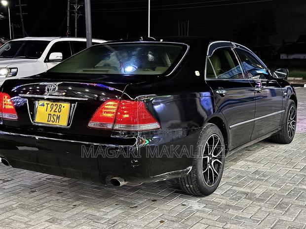 Toyota Crown 2004 Black
