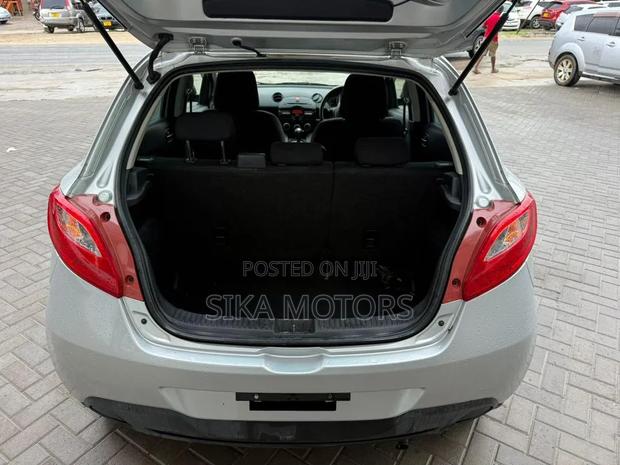 Mazda Demio 2011 Silver