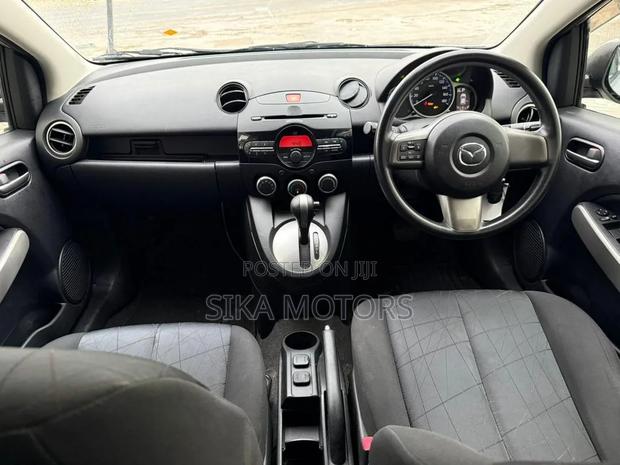 Mazda Demio 2011 Silver