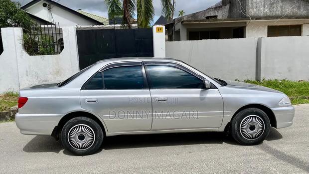 Toyota Carina 2000 Silver