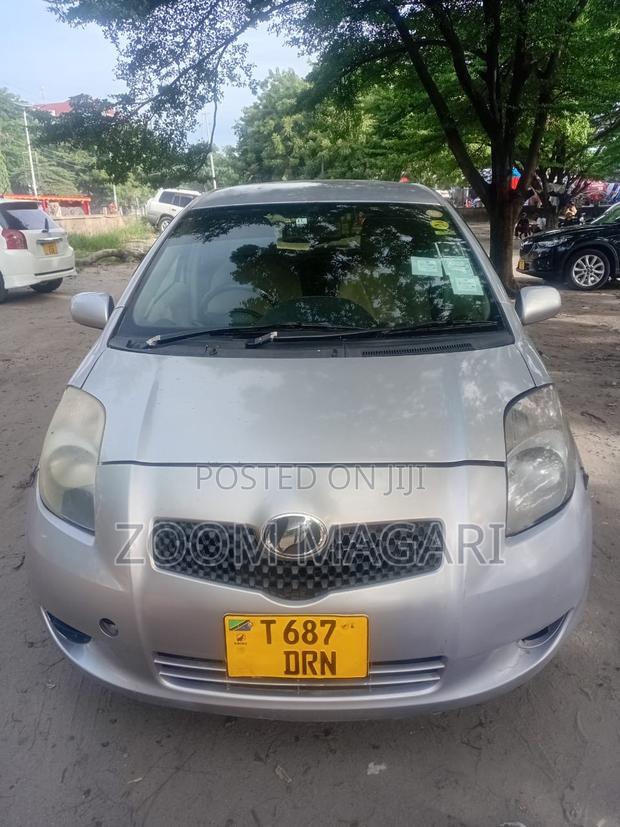 Toyota Vitz 2003 Silver