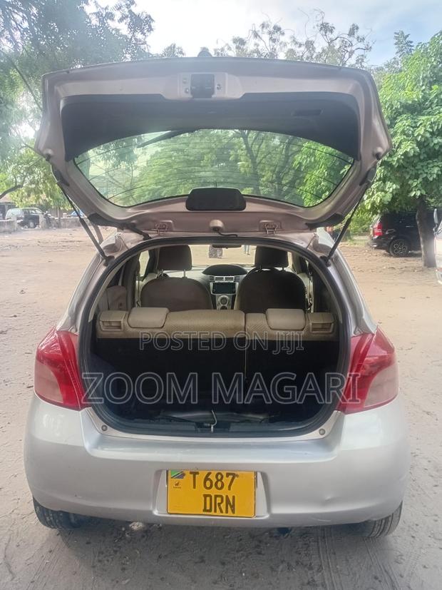 Toyota Vitz 2003 Silver