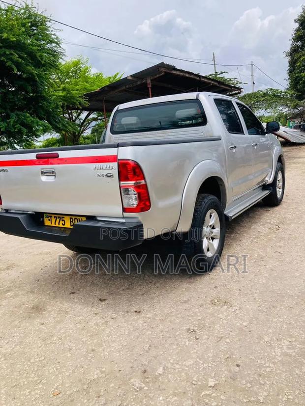 Toyota Hilux 2012 Silver