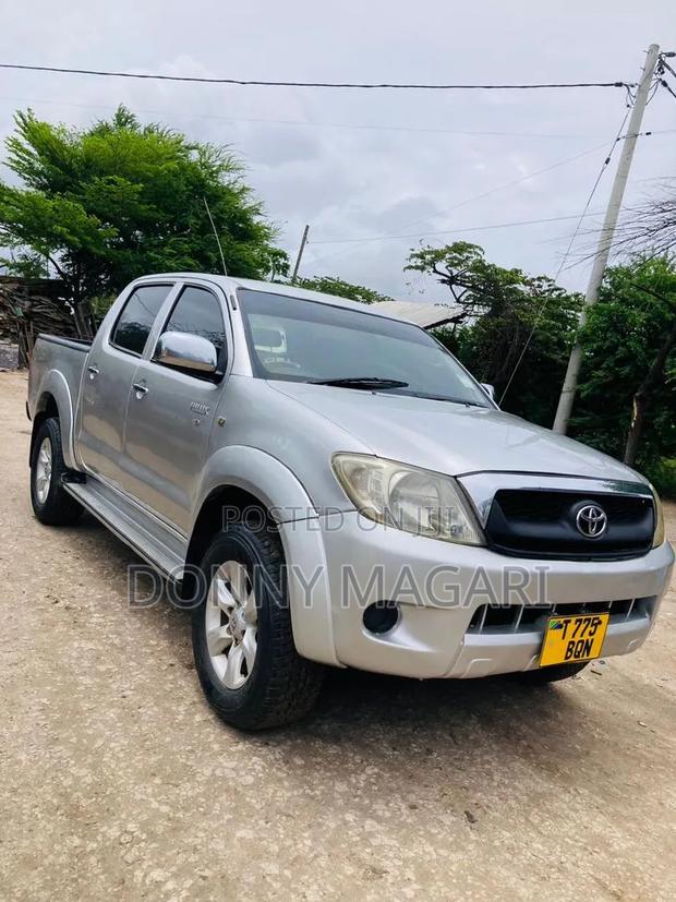 Toyota Hilux 2012 Silver
