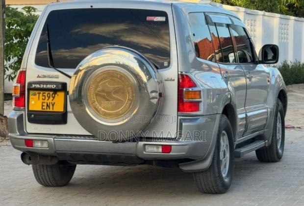 Mitsubishi Pajero 2008 Silver
