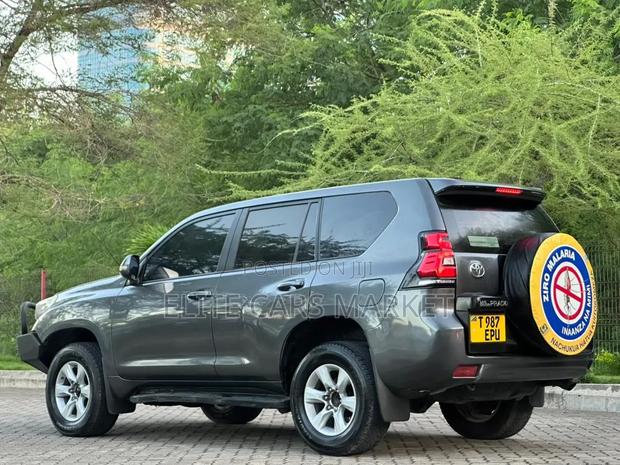 Toyota Land Cruiser Prado 2016 Gray
