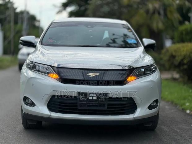 Toyota Harrier 2.0 4WD 2016 White