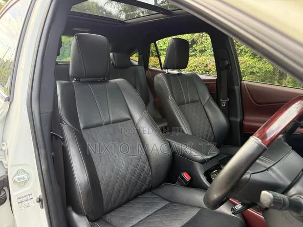 Toyota Harrier 2.0 4WD 2016 White