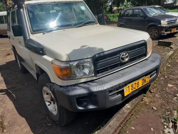 Toyota Land Cruiser 2014 Off white