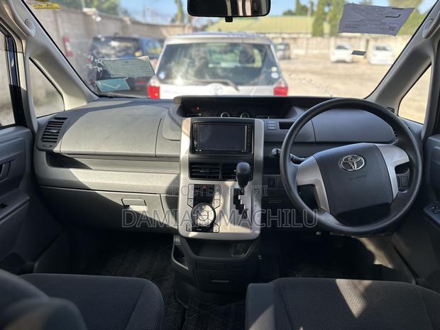 Toyota Noah 2008 Blue