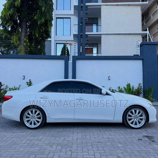 Toyota Mark X 2010 Off white