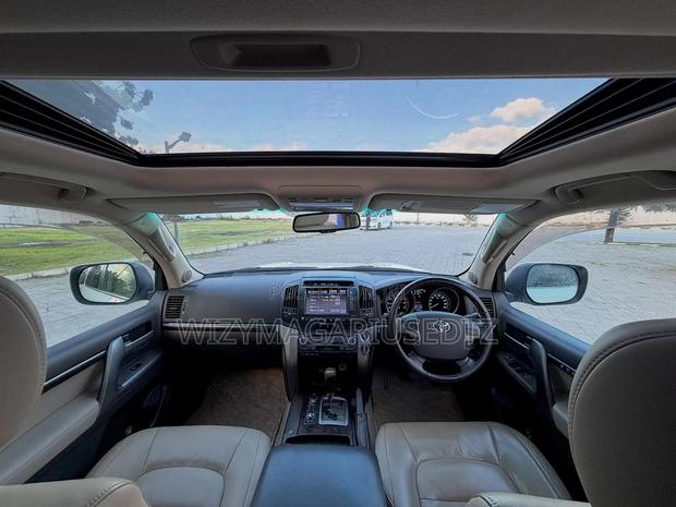 Toyota Land Cruiser 4.6 V8 ZX 2014 Off white