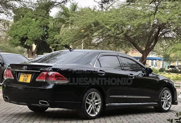 Toyota Crown 2009 Black