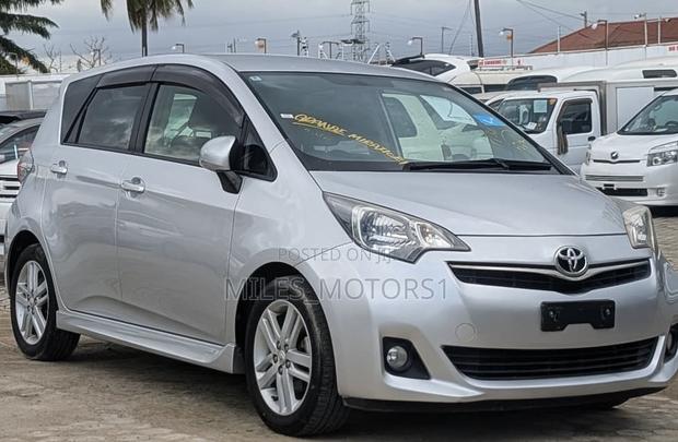 Toyota Ractis 2012 Silver