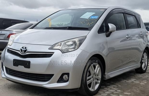 Toyota Ractis 2012 Silver