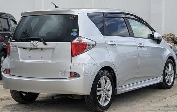 Toyota Ractis 2012 Silver