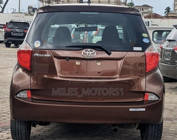 Toyota Ractis 2012 Brown