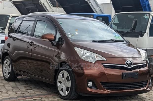 Toyota Ractis 2012 Brown