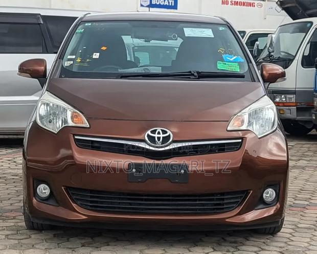 Toyota Ractis 2012 Brown