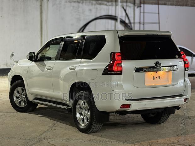 Toyota Land Cruiser Prado 2.8 2019 White