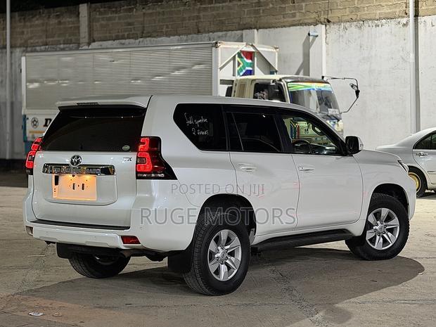 Toyota Land Cruiser Prado 2.8 2019 White