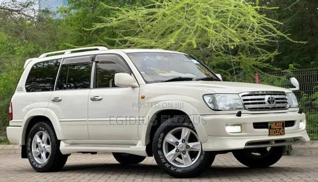 Toyota Land Cruiser 1999 White