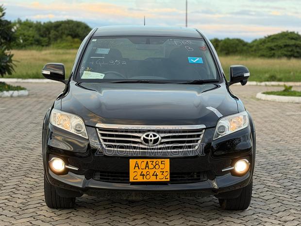 Toyota Vanguard 2013 Black