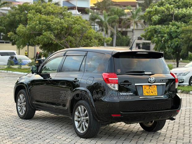 Toyota Vanguard 2013 Black