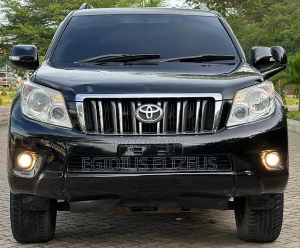 Toyota Land Cruiser Prado 2011 Black