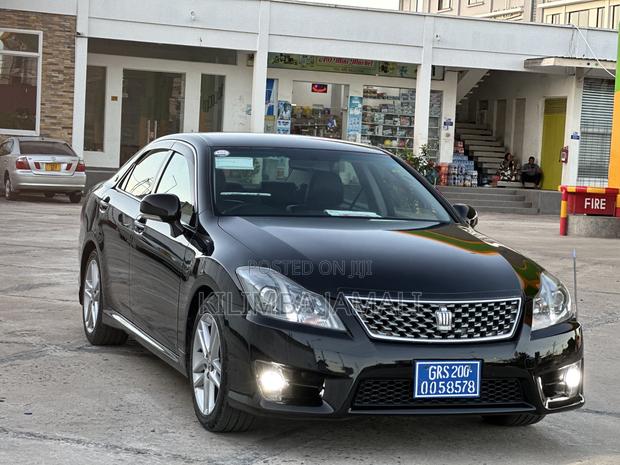 Toyota Crown 2011 Black