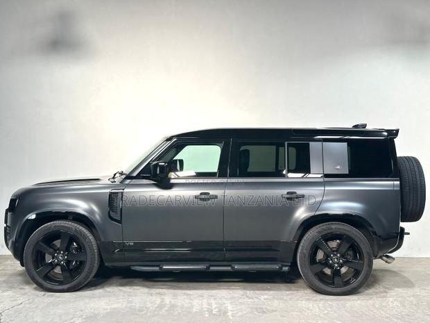 Land Rover Defender Carpathian Edition 2023 Gray