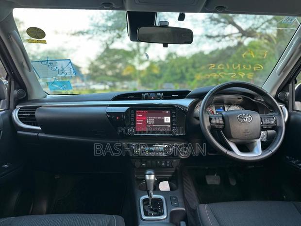 Toyota Hilux 2024 Black