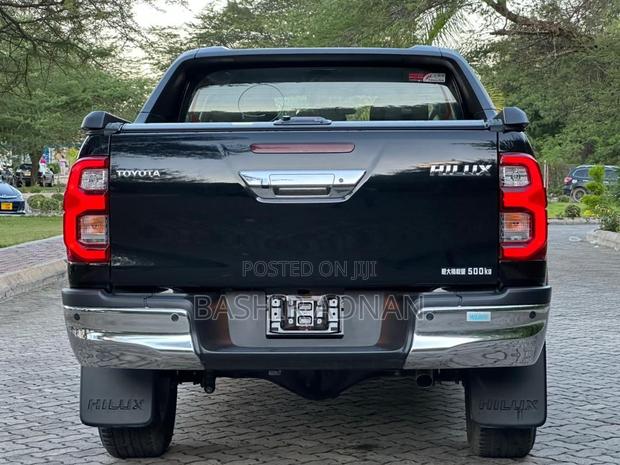 Toyota Hilux 2024 Black