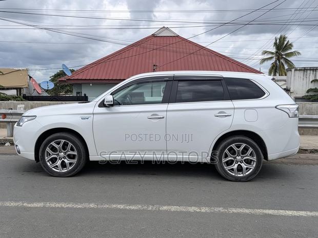 Mitsubishi Outlander 2014 White