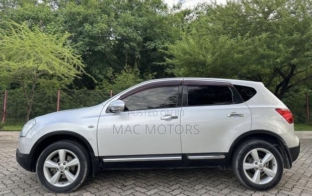 Nissan Dualis 2011 Silver
