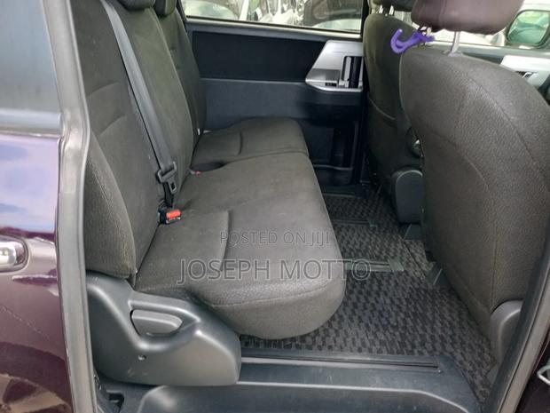 Toyota Noah 2.0 143hp AWD (7 Seater) 2013 Maroon