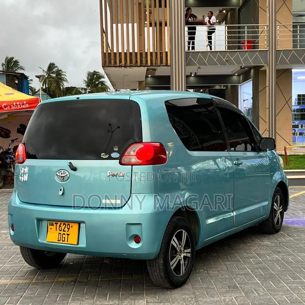 Toyota Porte 2004 Blue