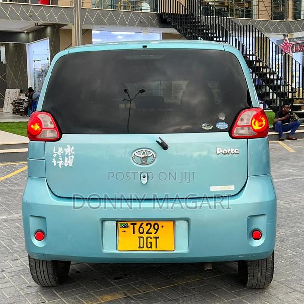 Toyota Porte 2004 Blue