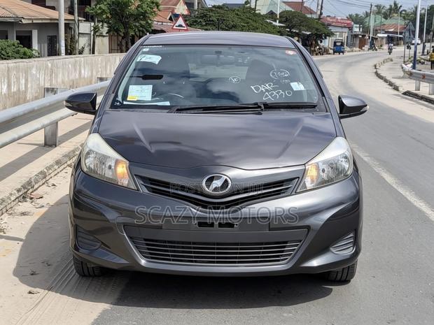 Toyota Vitz 2012 Gray