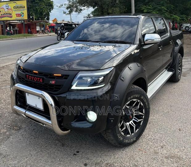Toyota Hilux 2012 Black