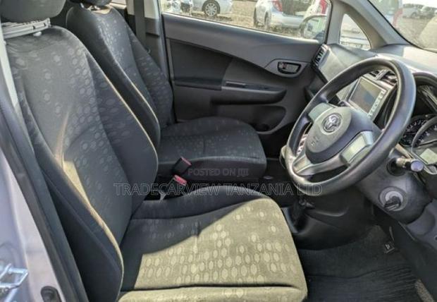 Toyota Ractis 1.3 FWD 2011 Silver