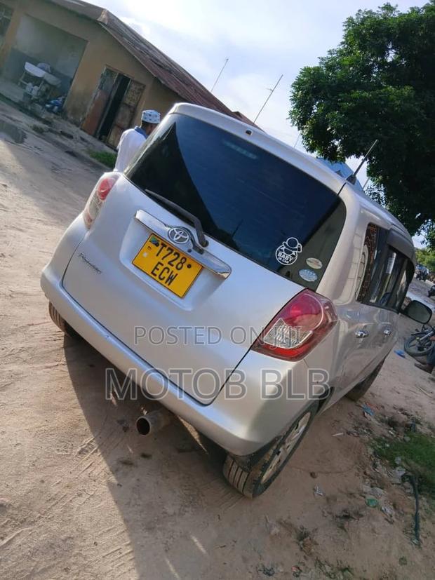 Toyota Ractis 1.3 FWD 2009 Blue