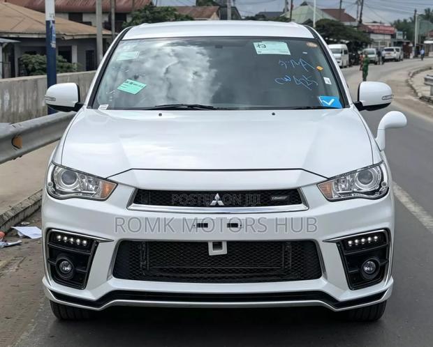 Mitsubishi Outlander 2011 White
