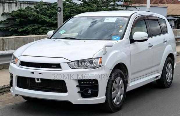 Mitsubishi Outlander 2011 White