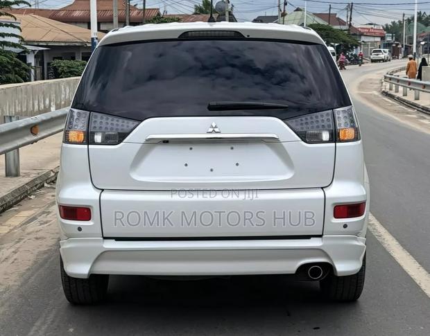 Mitsubishi Outlander 2011 White
