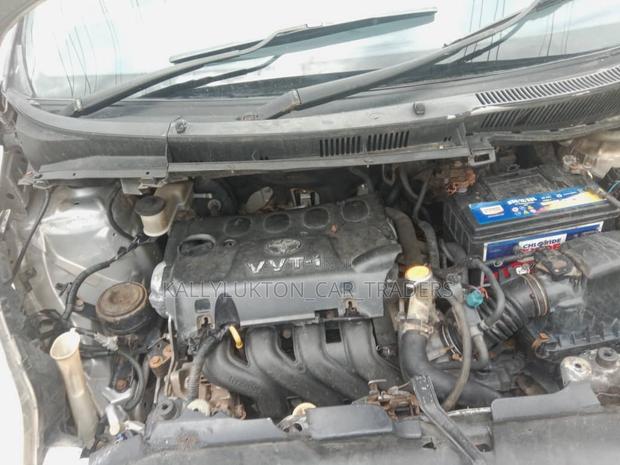 Toyota Ractis 2006 Silver