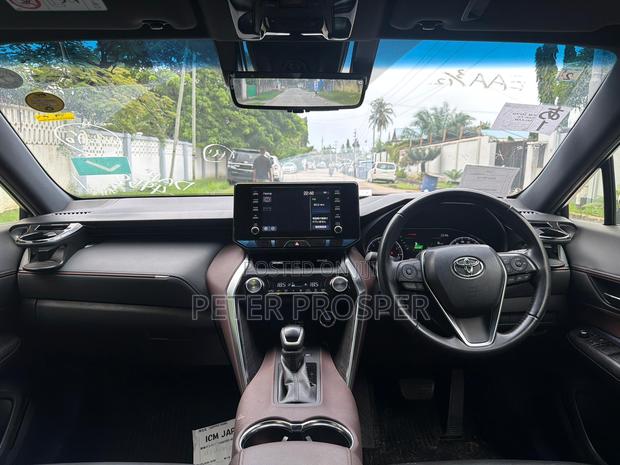 Toyota Harrier 2.0 2021 White