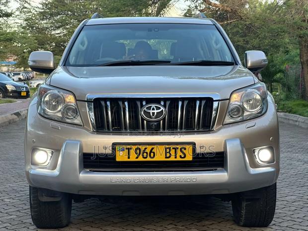 Toyota Land Cruiser Prado 2011 Gold